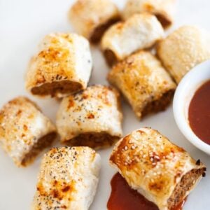 healthy-home-made-sausage-rolls-on-tray-party