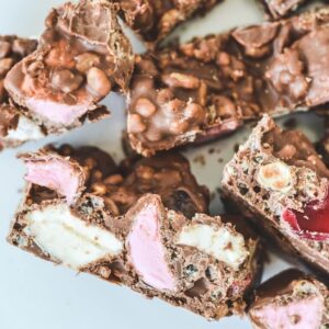 slices-of-rocky-road-on-marble-board
