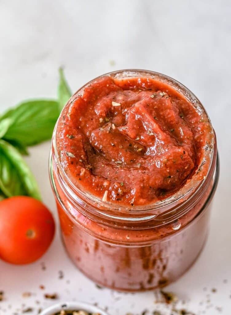 tomato-sauce-in-glass-jar