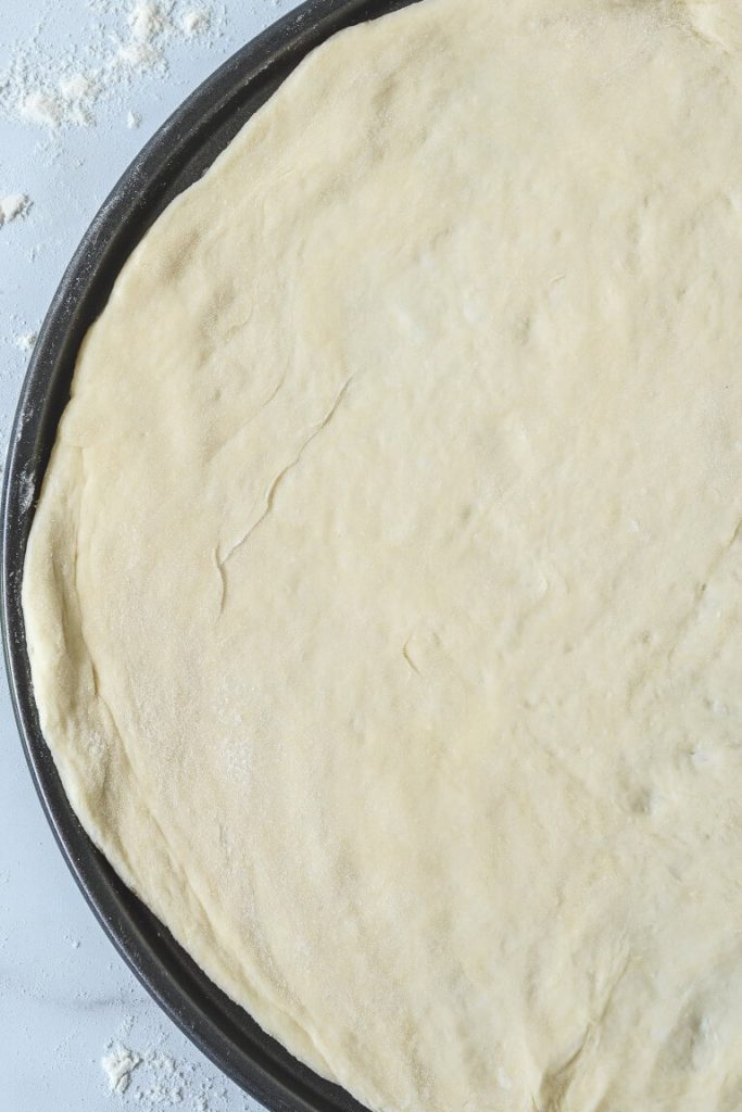 flattened-dough-on-pizza-tray