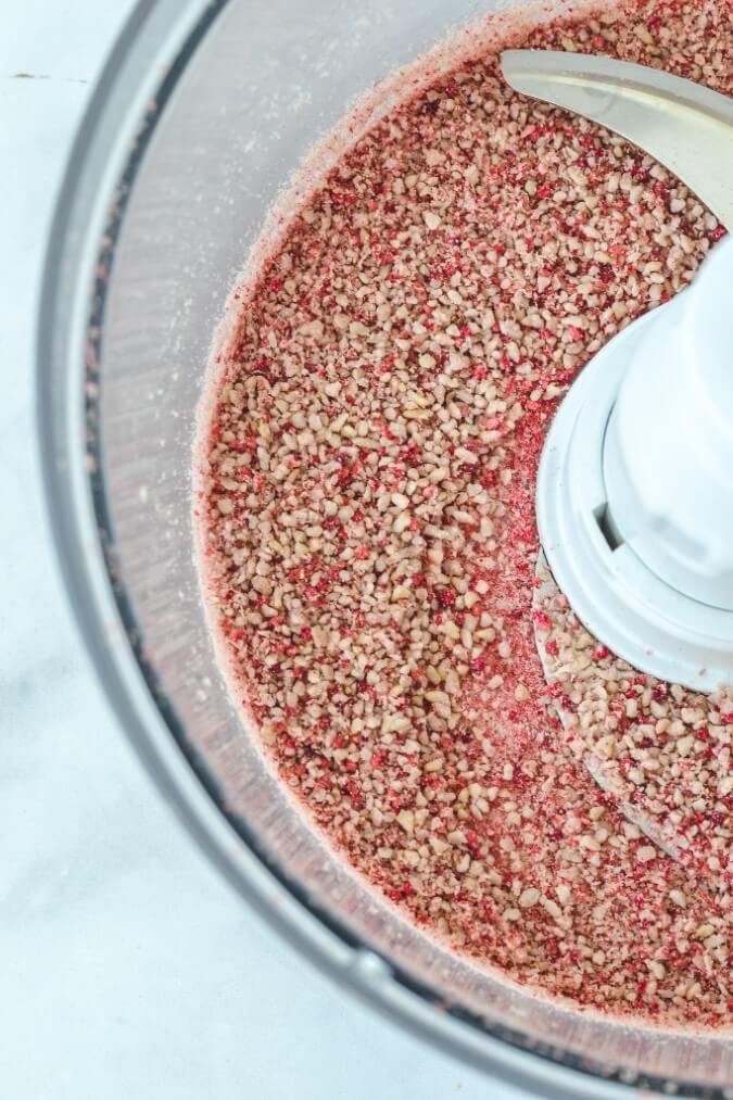 dehydrated-strawberries-and-suflower-seeds-in-food-processor