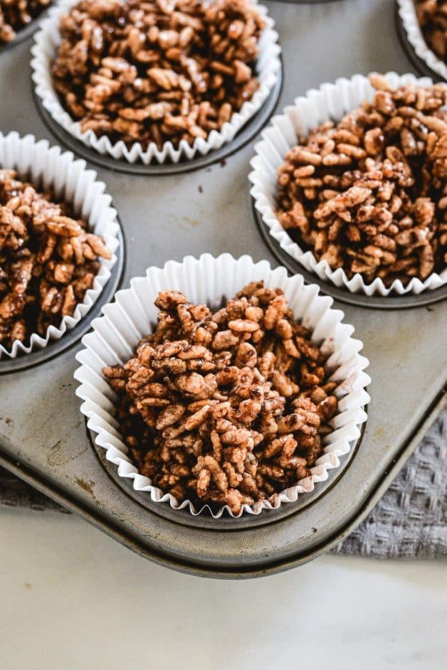 crackle-mixture-in-paper-cases-in-cupcake-tray