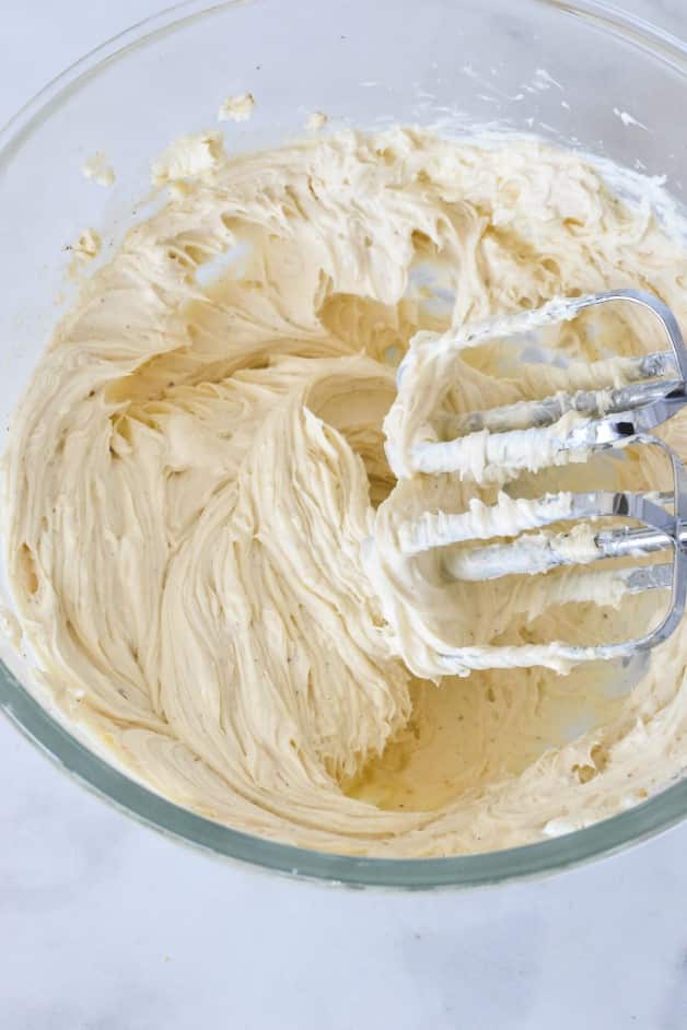 cream-cheese-frosting-in-glass-bowl
