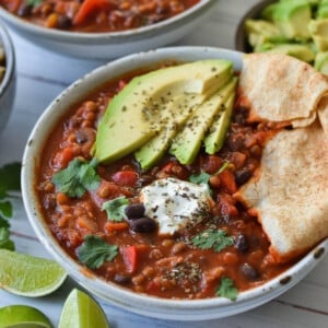 close up of vegan chilli in a grey bowl.