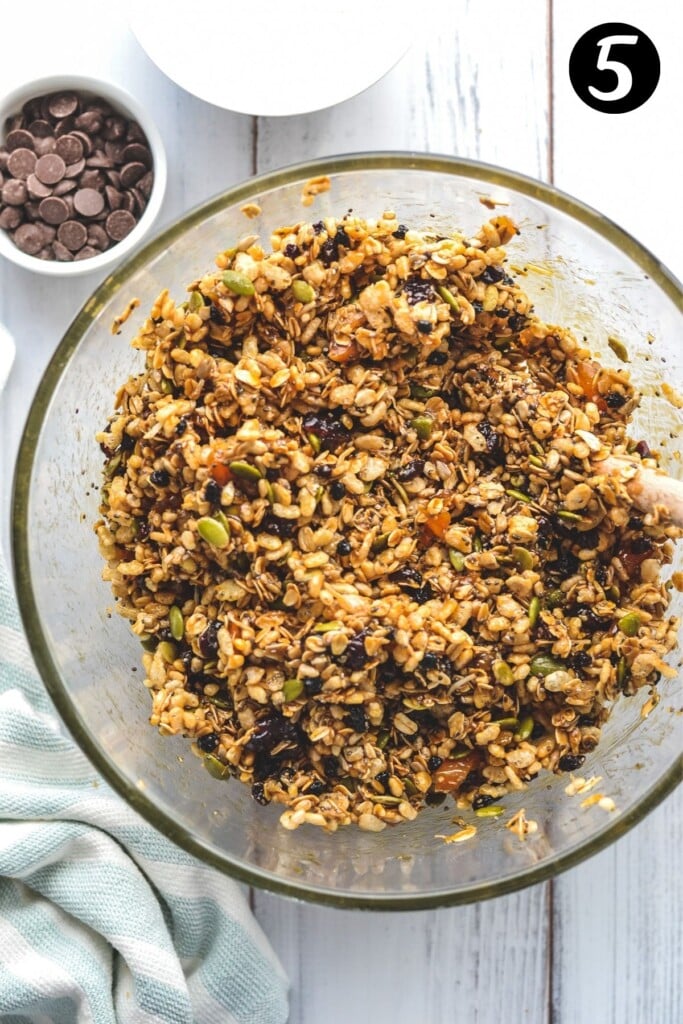 muesli bar mixture in a glass bowl