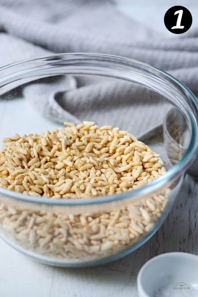 Puffed rice in a glass bowl