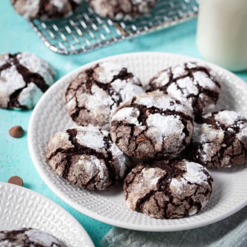 a plate of chocolate brownie cookies